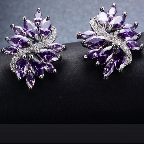 Flower diamond crystal stud earrings - Picture 9 of 9